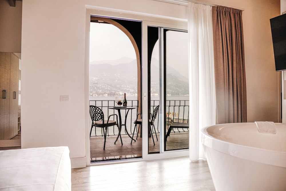 Bella Hotel & Restaurant