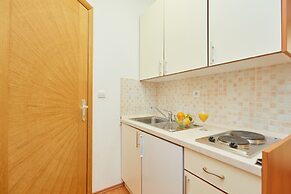 Apartments Zelic Tucepi