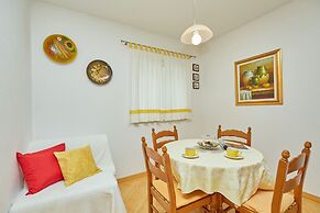 Apartments Zelic Tucepi