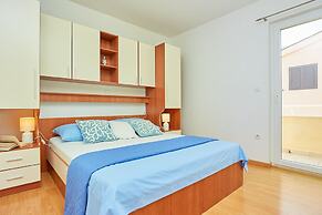 Apartments Zelic Tucepi