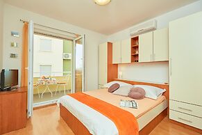 Apartments Zelic Tucepi