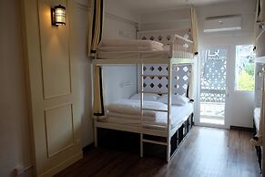 The Quarter Bangkok Poshtel & Coworking - Hostel