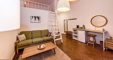 Lucid M