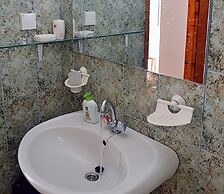 Manos Apartments
