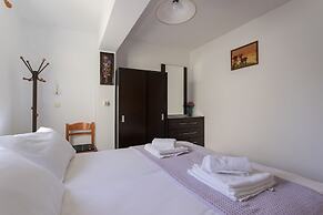 Manos Apartments