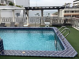 Whitehouse Condotel