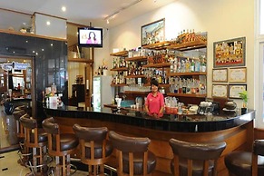 Whitehouse Condotel