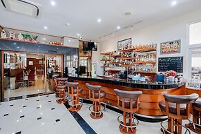 Whitehouse Condotel