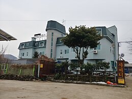Shiny Hotel