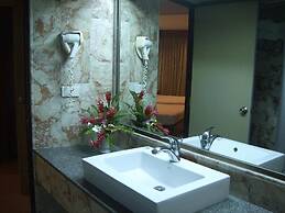 Royal Twins Palace Hotel