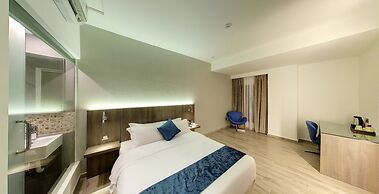 Flora by Crossroads Hotel