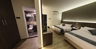 Flora by Crossroads Hotel