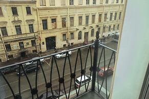 Adagio Renaissance Hotel