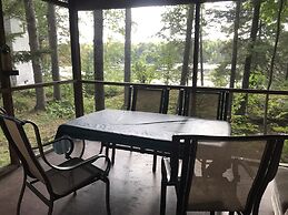 Longmuir's Hidden Cove Cottage Resort