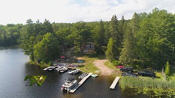 Longmuir's Hidden Cove Cottage Resort
