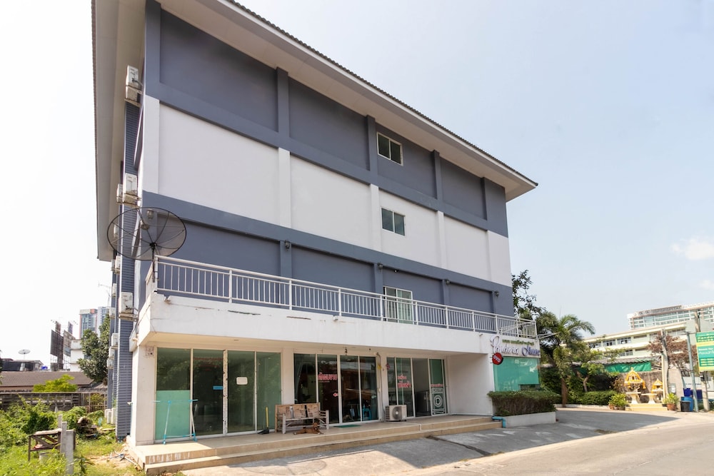 OYO 75389 Pandora house