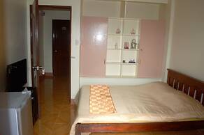 Manora Apartments and Guest House