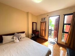 Manora Apartments and Guest House