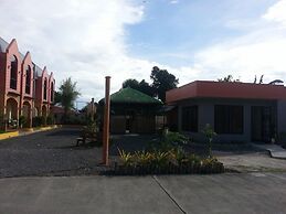 Manora Apartments and Guest House