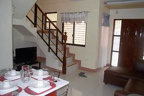 Manora Apartments and Guest House