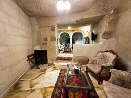 Shoestring Cave House