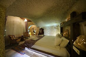 Shoestring Cave House