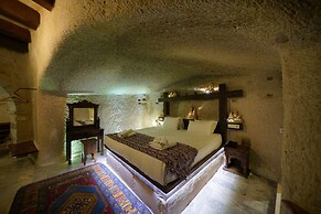 Shoestring Cave House