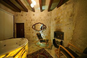 Shoestring Cave House