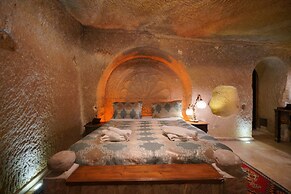 Shoestring Cave House