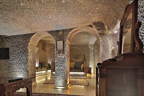 Shoestring Cave House
