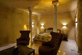 Shoestring Cave House