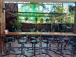 MB's Garden Inn