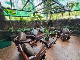 MB's Garden Inn