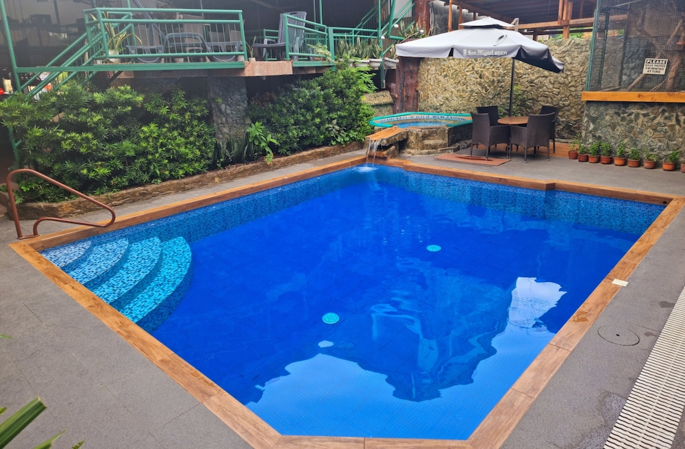 MB's Garden Inn