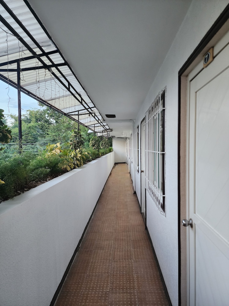 MB's Garden Inn