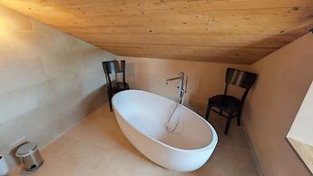 Alpen Select Lodge for 16-24 People