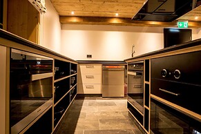 Alpen Select Lodge for 16-24 People