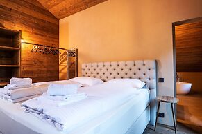 Alpen Select Lodge for 16-24 People