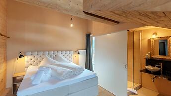 Alpen Select Lodge for 16-24 People