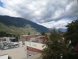 Cloudside Hotel