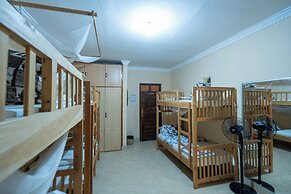 White House Hostels - Arusha