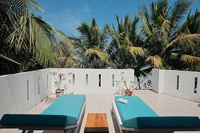 MYAMO Beach Lodge