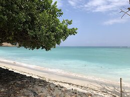MYAMO Beach Lodge