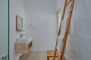 MYAMO Beach Lodge