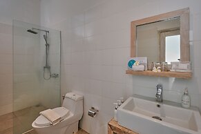MYAMO Beach Lodge