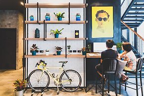 Cross Vibe Sukhumvit Hotel
