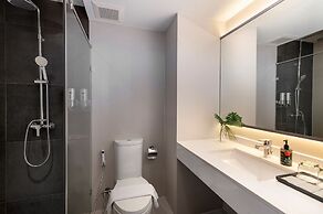 Cross Vibe Sukhumvit Hotel