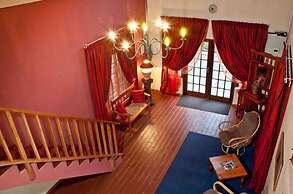 Woodpecker Inn