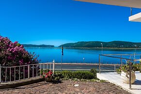 Phoenix Lodge and Waterside Accommodation