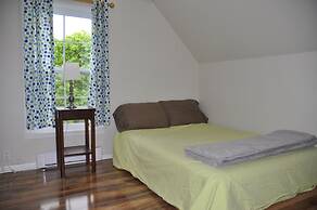 Moncton Suites - 81 Maple Street